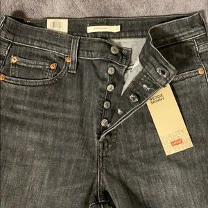 WOMEN’S LEVIS WEDGIE SKINNY HIGH RISE BLACK WASH SIZE 31
